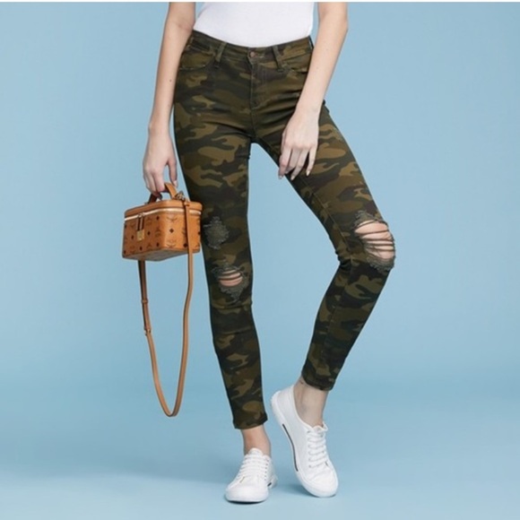 JUDY BLUE DISTRESSED CAMO SKINNY FIT JEANS SIZE 13/31 - Picture 1 of 8